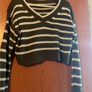 American Eagle Outfitters Green and White Ribbed Crop Sweatshirt